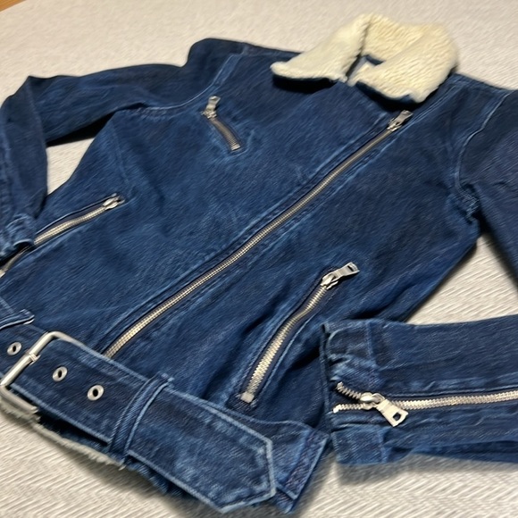 GAP Blue Jean Jacket with Cream Collar - Picture 3 of 14